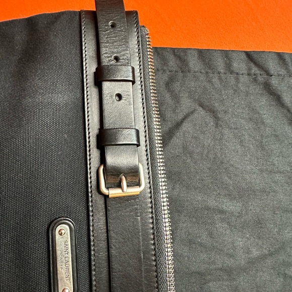 Authentic Saint Laurent - Picture 9 of 11